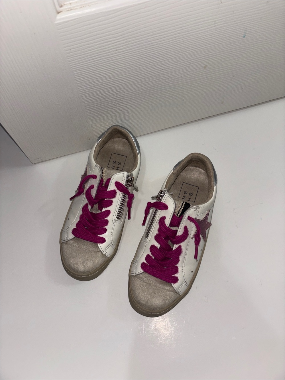 ShuShop White Leather Sneakers with Magenta Laces and Star